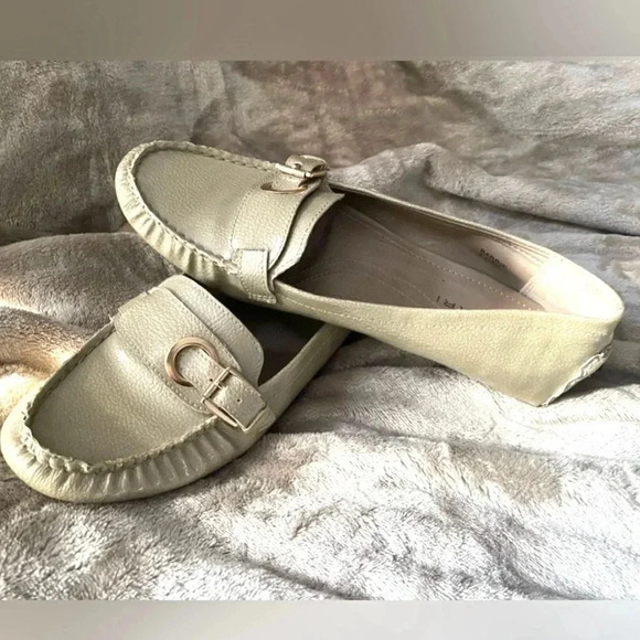 Tahari Women’s Taupe Barrie Slip-on Versatile Driving Loafers Career 7.5‎ EUC - Picture 1 of 11